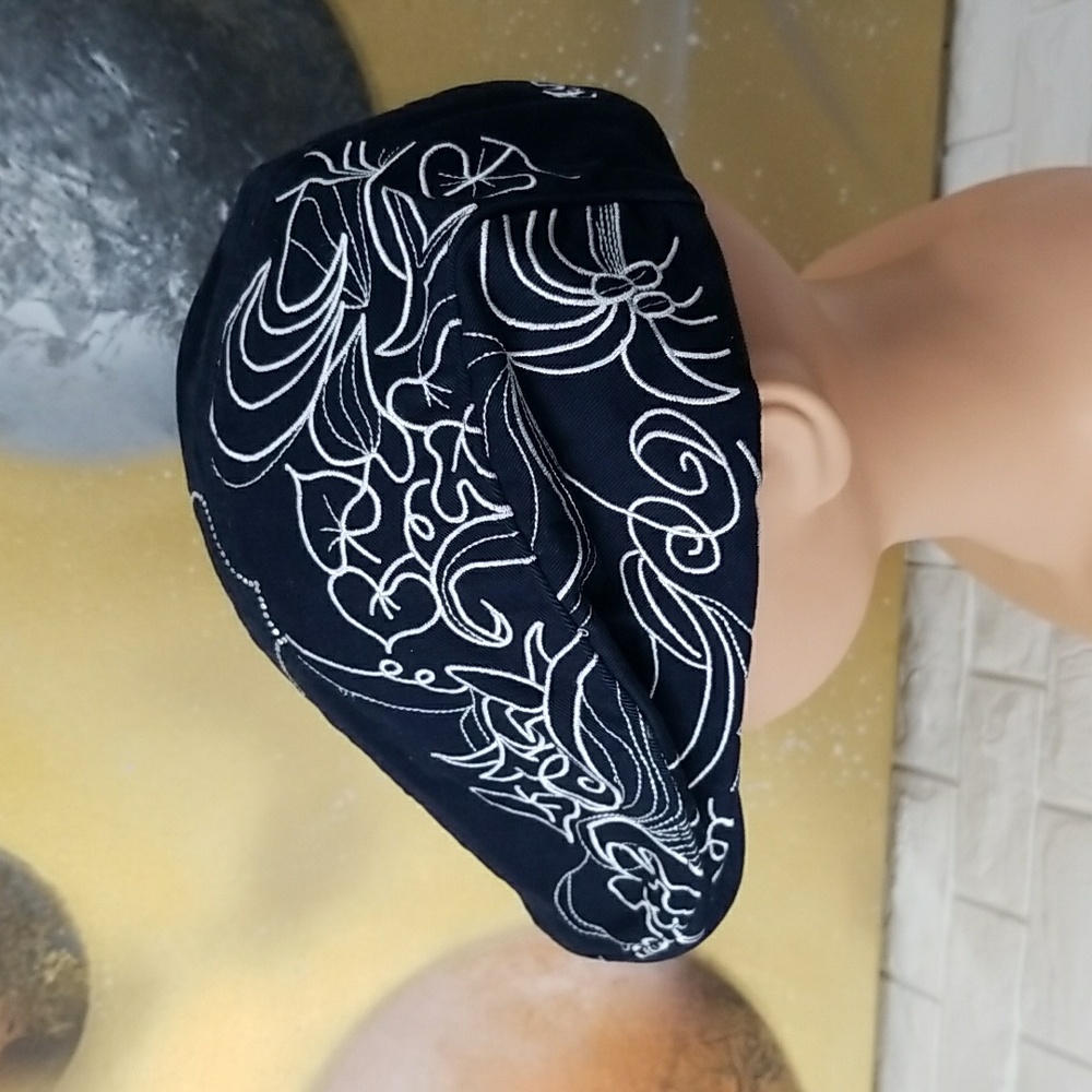 Angelino Embroidered Newsboy Cap - Picture 4 of 6